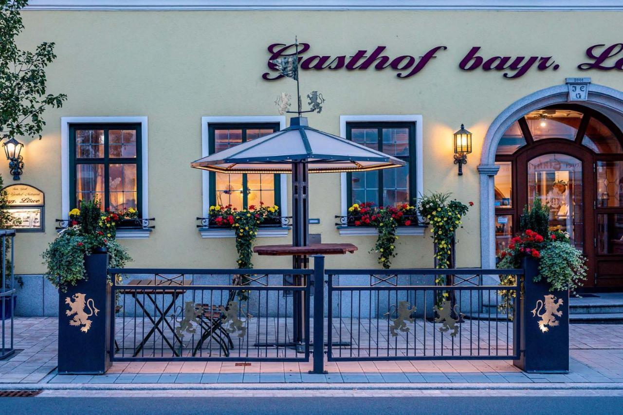 Hotel Bayrischer Löwe Osterhofen Exterior foto