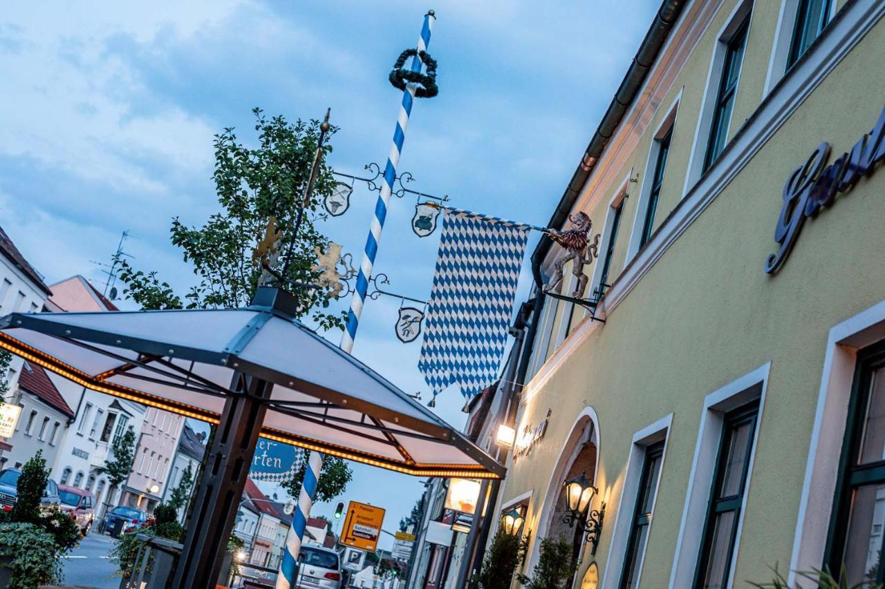 Hotel Bayrischer Löwe Osterhofen Exterior foto